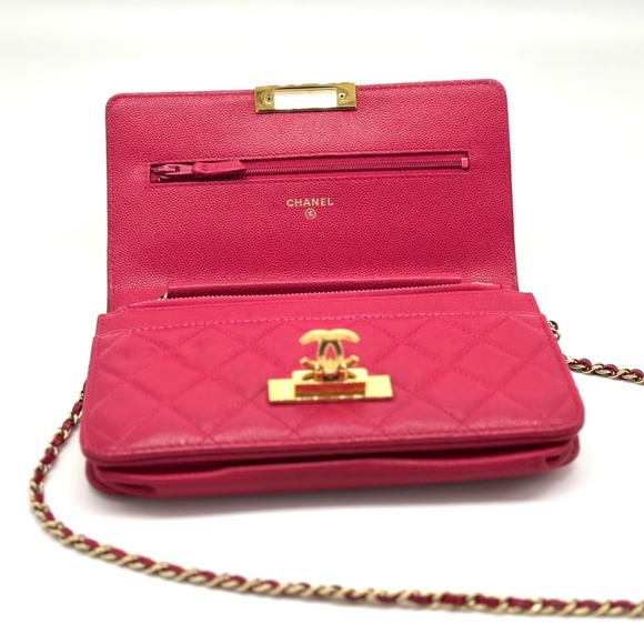 CHANEL Caviar Golden Class Wallet on Chain in Pink - Picture 10 of 15